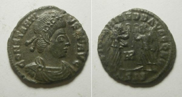 Constantius II Follis -VICTORIAE DD AVGGQ NN- ..SIS - 345/6 AD