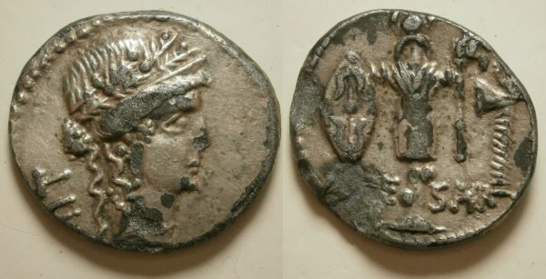 Julius Caesar AR Denarius -CAESAR- 48 BC