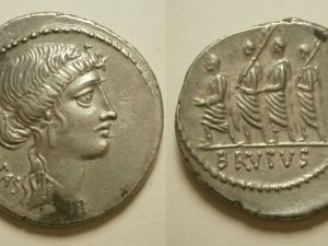 Romeinse Republiek Marcus Junius Brutus, as moneyer, AR Denarius.